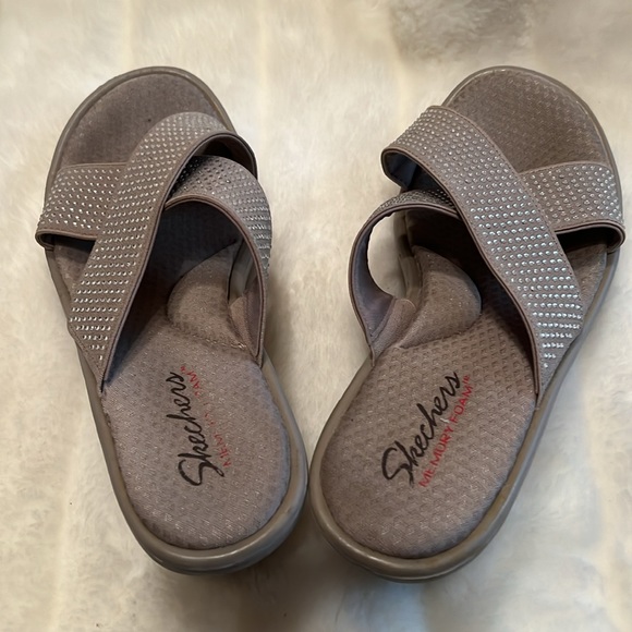 🩵PRICE DROP🩵SKECHERS MEMORY FOAM/BEIGE W/ RHINESTONES WORN GENTLY EXCELLENT💖 - Picture 4 of 7
